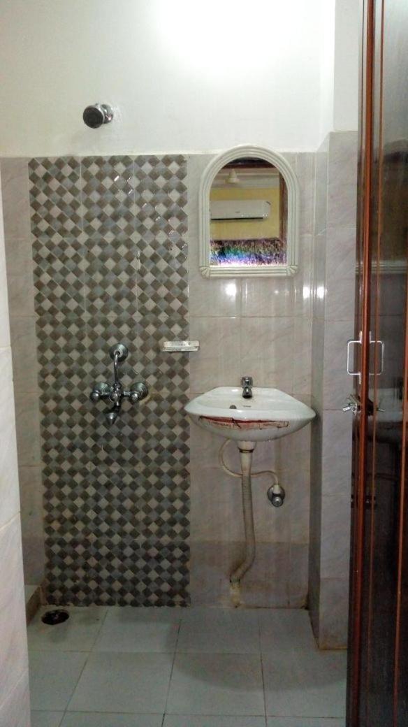 בובנשוואר Sunrise Guest House מראה חיצוני תמונה